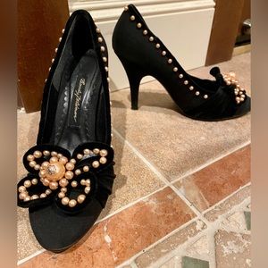 Classic Pearl Black Heels